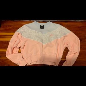 nike cropped sweatshirt